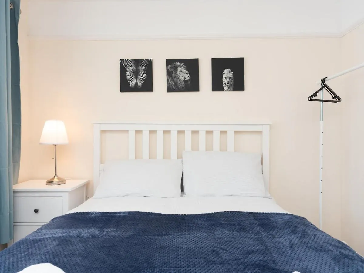 Pass The Keys Spacious 4 Bed House Free Parking Near Station Bexleyheath 0*,  Verenigd Koninkrijk