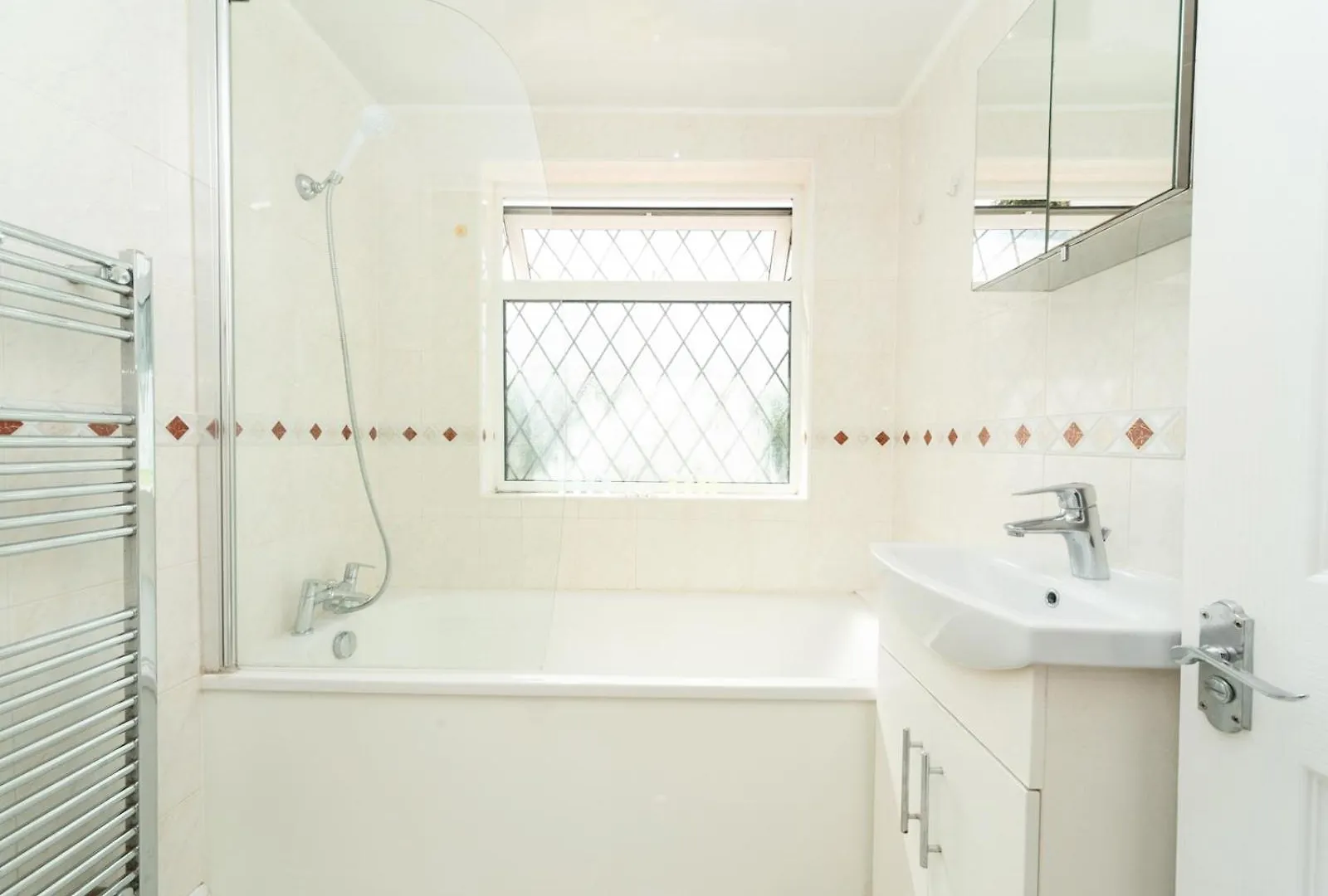 Pass The Keys Spacious 4 Bed House Free Parking Near Station Bexleyheath 0*,  Verenigd Koninkrijk